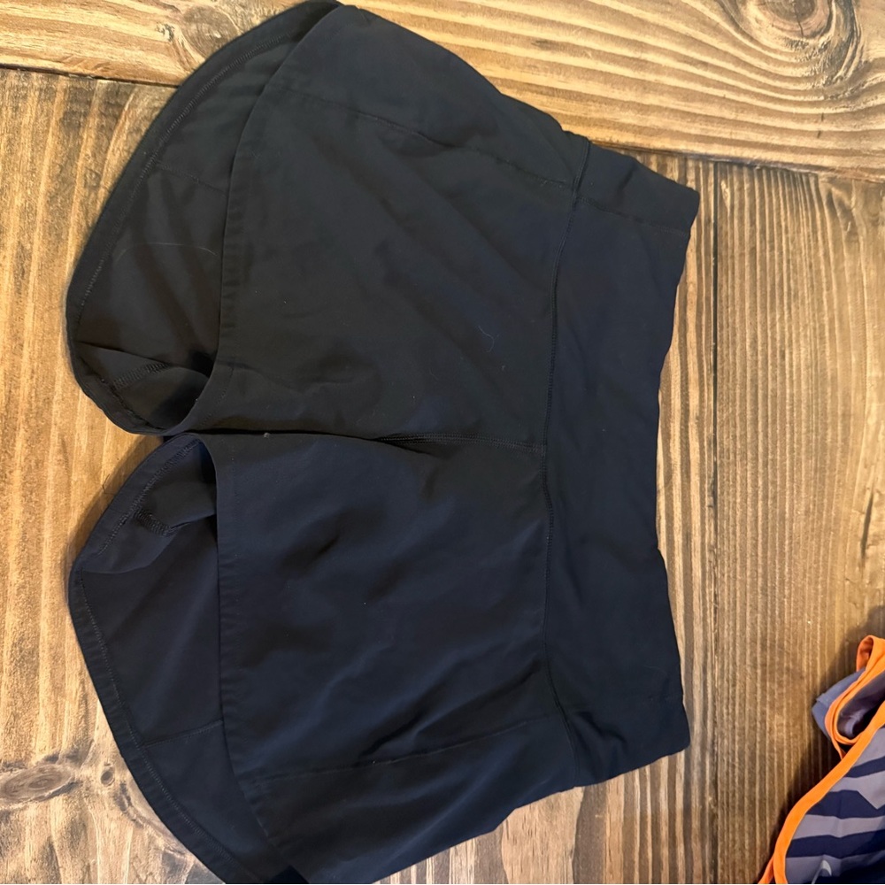 Women’s black Lululemon Speed up High-Rise Shorts